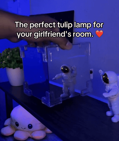 Endless Bloom Tulip Lamp